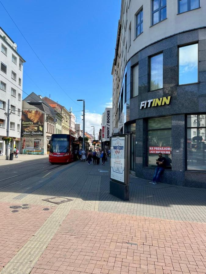 De Luxe 4 May Plaza Bratislava Buitenkant foto